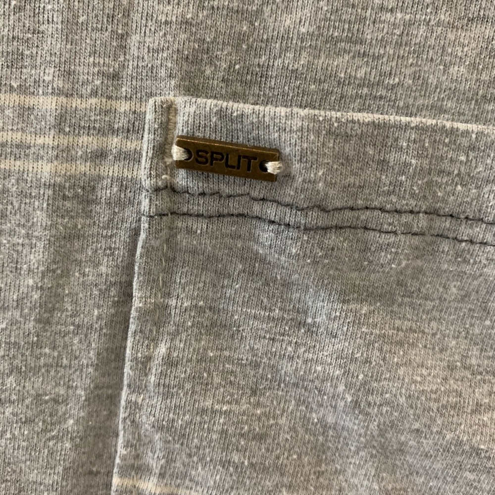 Men’s split tee - Picture 3 of 4